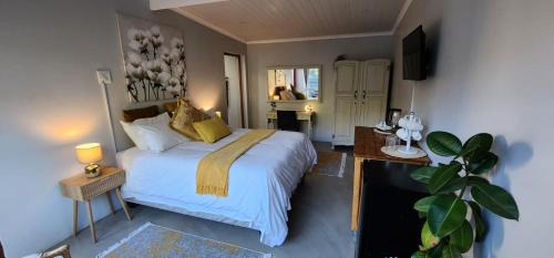 Malmesbury Casa | McCrae's Garden Suite