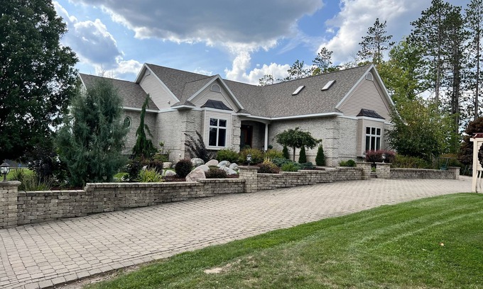 Herron Casa | McCullum Lake Wonder