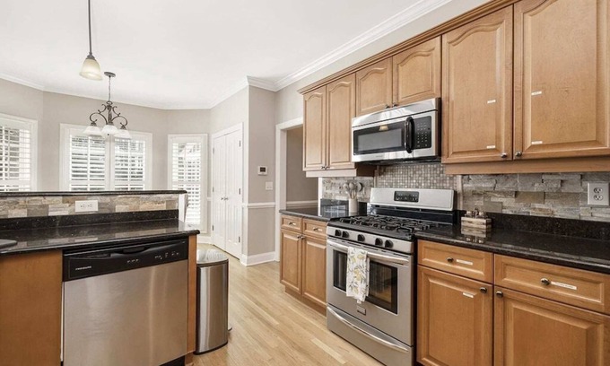 Charlotte Casa | McKee Manor- South CLT/Matthews-3000 Sq Ft