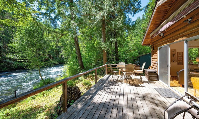 Blue River Casa | McKenzie Bridge River's Edge Retreat, a cozy cabin on over two acres