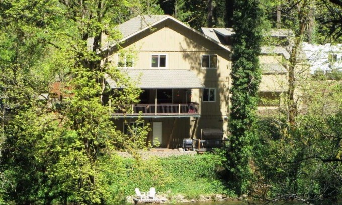 Vida Casa | Frente al río McKenzie