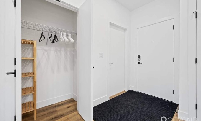 McKinley Condominio | McKinley Beach. Sleeps 4. Lakeview. 1200sq ft.