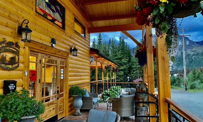 McKinley Park Cabina | McKinley Creekside Cabins