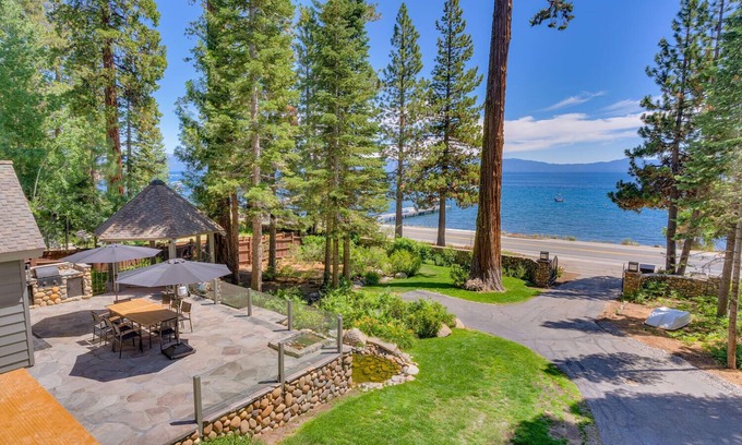 Homewood Casa | McKinney Bay Retreat - Split Lakefront - TLUXP