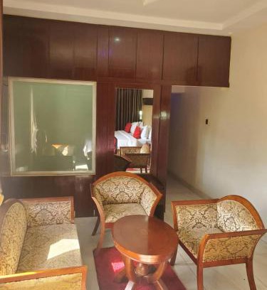 Udi Cama Y Desayuno | McLorrets Suites