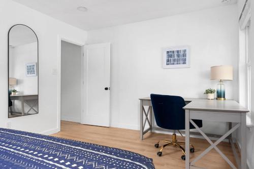 South Lamar Casa | MCM Condo Near Downtown SoCo Pet Friendly
