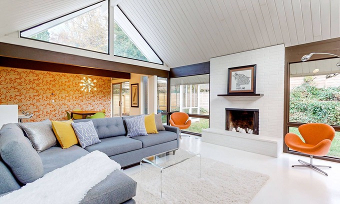Garden Home-Whitford Casa | MCM home with atrium & yoga area near Nike HQ, Intel & Washington Square Mall