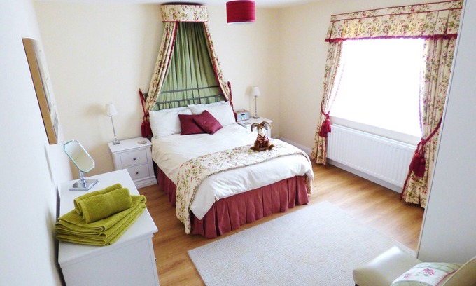 Bushmills Casa | Meadow Cottage 4 Star NITB accomodation