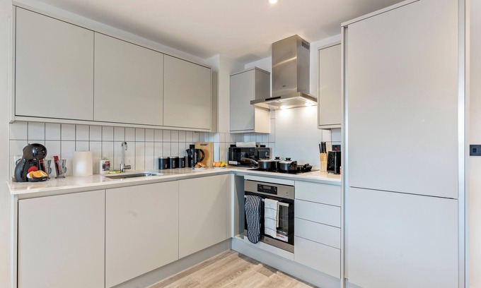 Bordesley Apartamento | Meadow Haven 2 Bed 2 Bath, On-street Park, Netflix