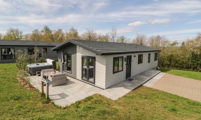Lifton Casa | Meadow Lodge