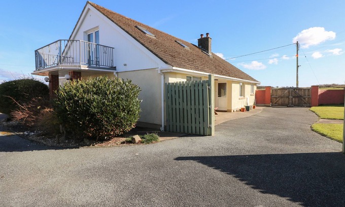 Letterston Cabaña | MEADOW VIEW, family friendly, with open fire in Letterston