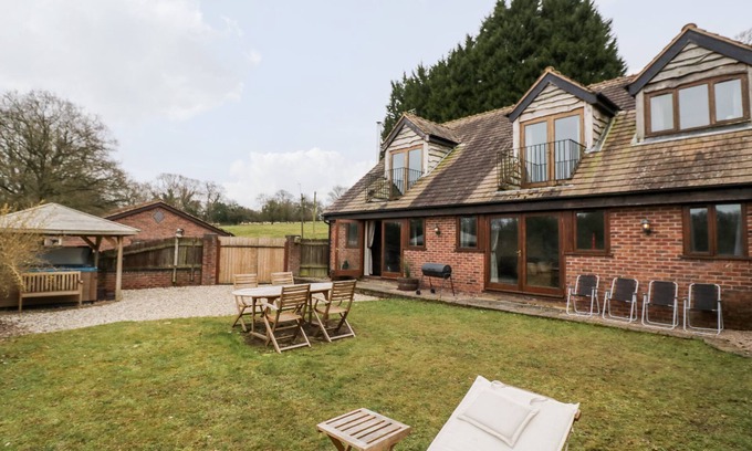 Shatterford Cabaña | MEADOWFALL AT SHATTERFORD LAKES, family friendly in Shatterford