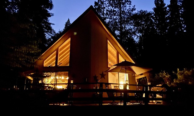 Glencoe Cabina | Meadowlark Chalet ~ Pet Friendly! W/ Heat, AC & EV Charging