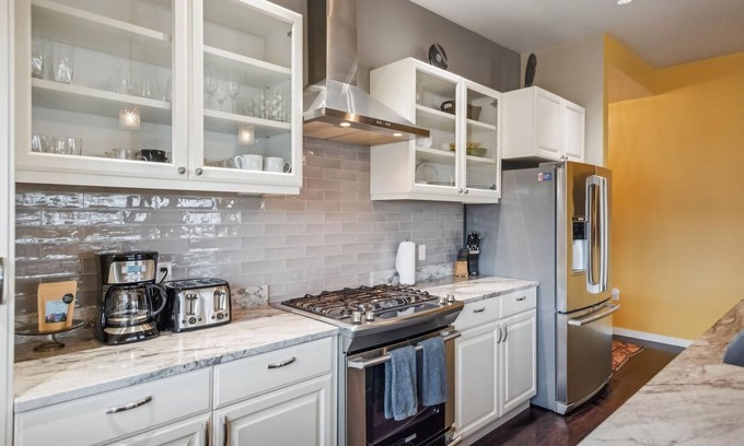 Belmont Apartamento | Meadowlark Suite - 201 2b1b