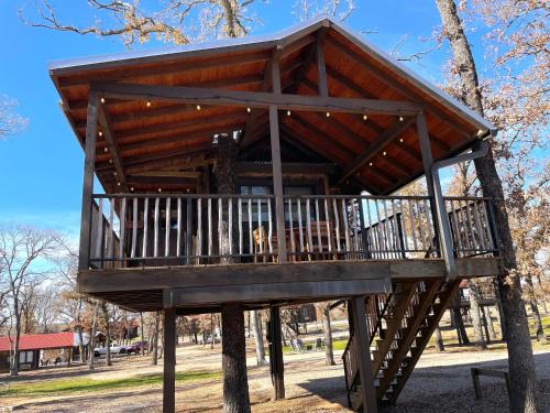 Elm Mott Otro | Meadowlark Treehouse 15 MIN to MagnoliaBaylor