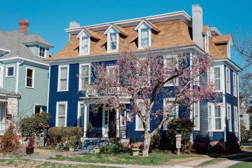 New Bern Cama Y Desayuno | Meadows Inn