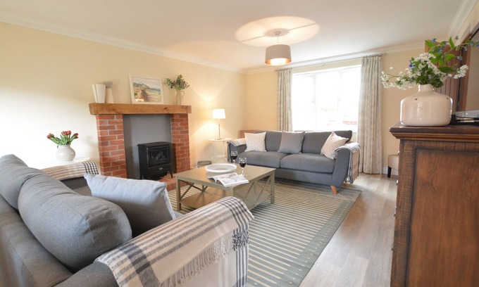 Blythburgh Cabaña | MEADOWSWEET, BLYTHBURGH, pet friendly in Reydon