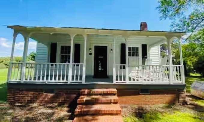 Griffin Cabaña | Meadowview Cottage in Beautiful Rural Georgia