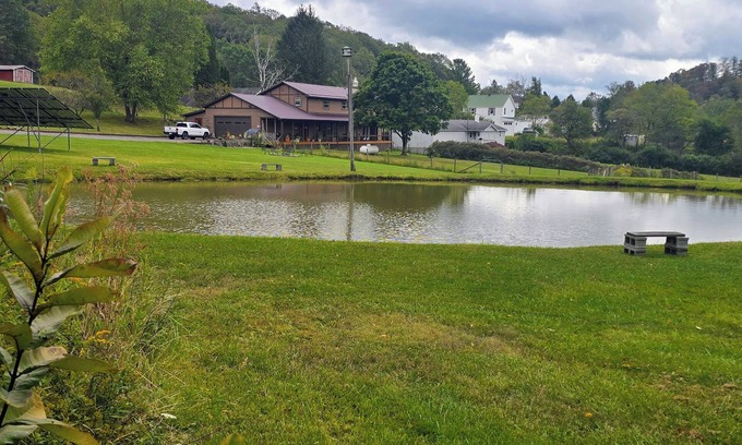 Canaan Valley Casa | Meadowview Solar Haven - Hot Tub