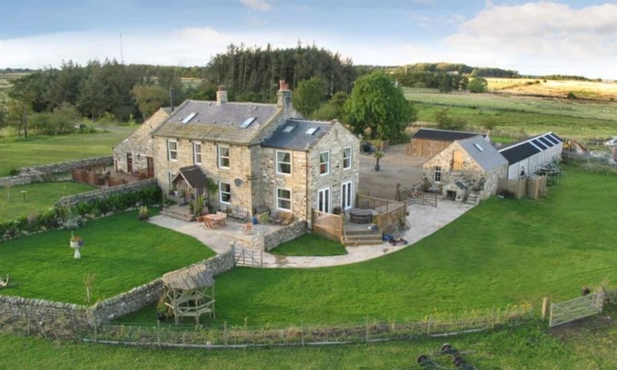 Otley Casa | Meagill farmhouse, hot tub, bbq hut, sauna