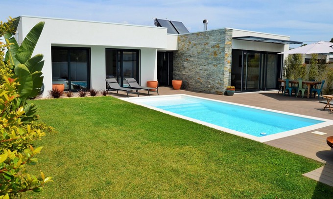 Fornos Casa | Meco Beach and Pool Villa