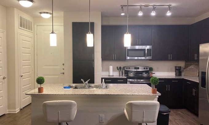 Central Southwest Apartamento | Med Center Luxury 2br Apt