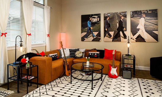 South Main Casa | Medical Center & NRG Stadium Rock-N-Roll