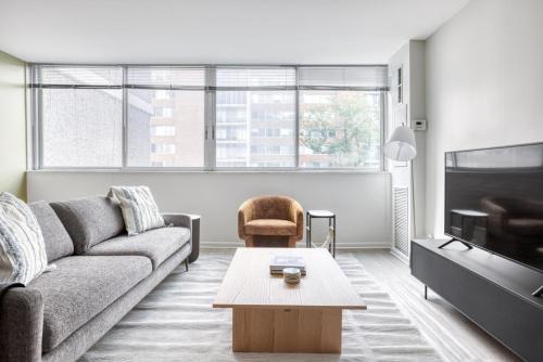 Near West Side Apartamento | Medical District 1BR w WD Gym nr Hospitals CHI-719