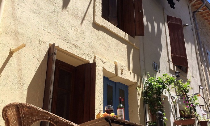 Villeneuve-les-Beziers Casa | Medieval townhouse in historic village