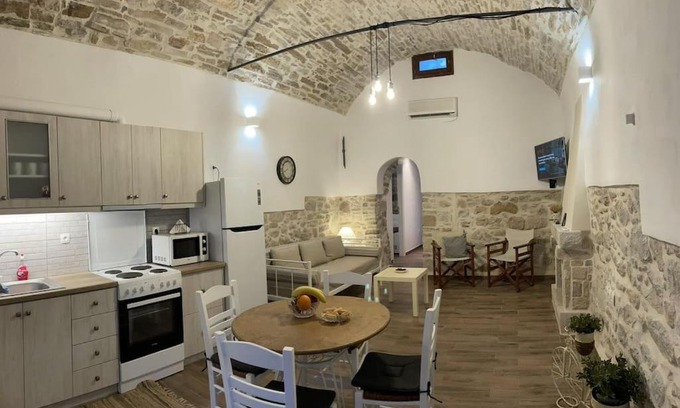 Kalamoti Apartamento | Medieval Country House in Mastichochoria