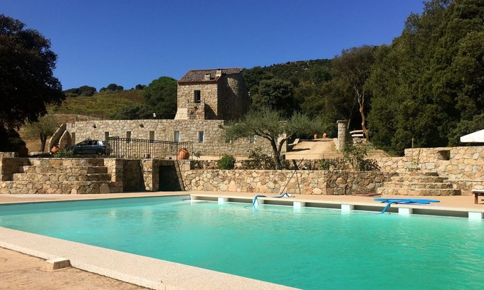 Sartene Casa | Residencia medieval con piscina en el corazón de una propiedad de dieciséis hectáreas.