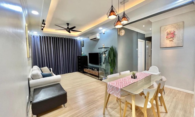 Kampung Ladang Tok Pelam Apartamento | Medina Homestay Batu Burok Beach