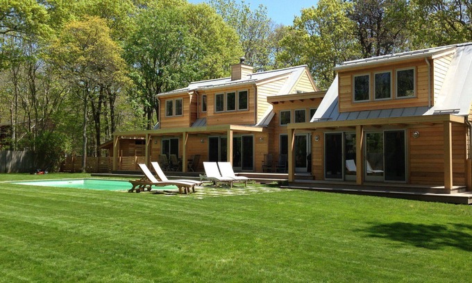 East Hampton North Casa | Nuevo listado: Casa espaciosa y moderna cerca de las playas del océano con piscina climatizada, sistema de música Sonos