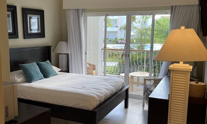 Dominicus Condominio | Mediterranean Condo Surrounded by Turquoise Water