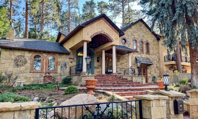 Broadmoor Casa | Mediterranean Mountain Memories