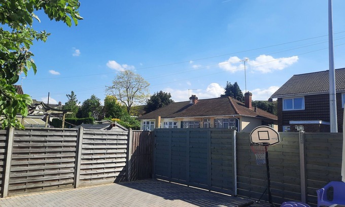 Gillingham Casa | Medway Bungalow, SEND Accessible, The Apple Tree in (Rainham) Gillingham, Kent.
