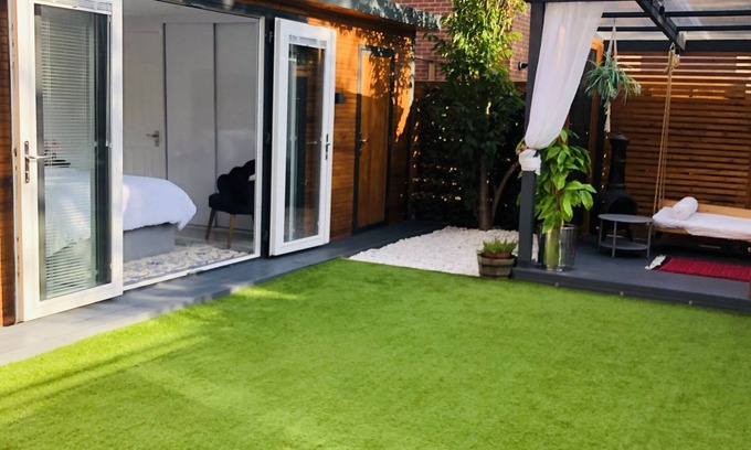 Salford Cabina | Meezee Pearl Double Bedroom Lodge with free parking