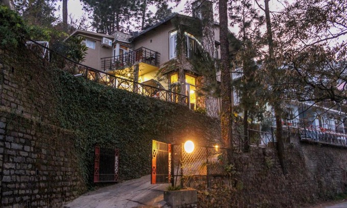 Kasauli Cama Y Desayuno | Mehar Villa 3BHK with Private Cook, Garden, Views