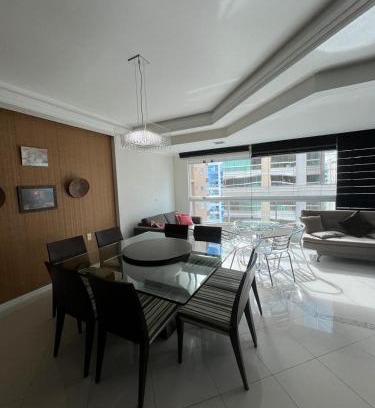 Andorinha Apartamento | Meia Praia com estilo! 3 suítes, churrasqueira e garagem