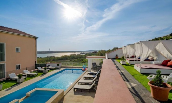 Dinjiska Apartamento | Melandura by Interhome
