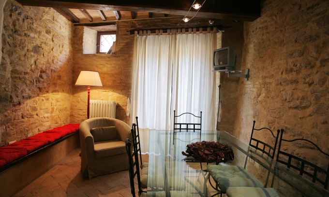 Montefalco Apartamento | Melanzio holiday apartment with garden and swimming pool