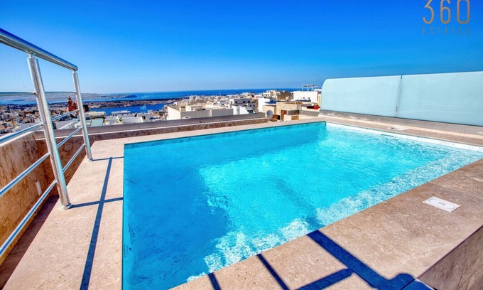 Mellieha Apartamento | Mellieha 3BR home with Rooftop Pool Access w/AC's