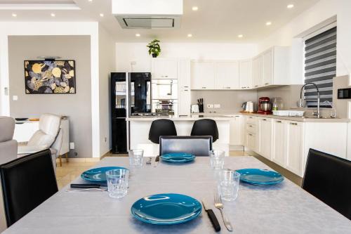 Għadira Apartamento | Mellieha, Luxury 3 Bedroom Azure Maisonette