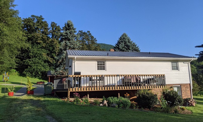 West Jefferson Casa | Mello Limoncello! Sunny Chillaxed Vibe Walk 2 DTWJ