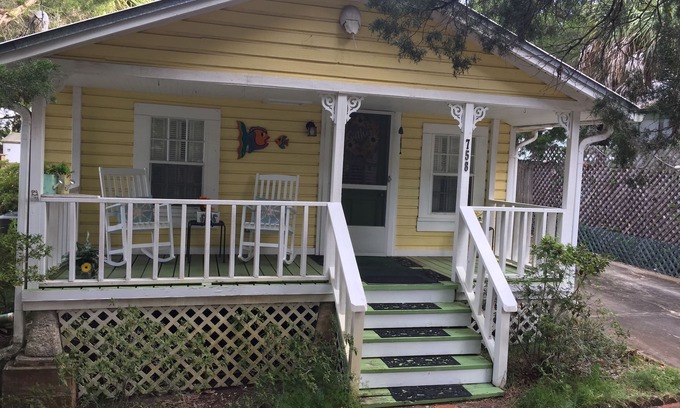 Cedar Key Casa | y lo llamaron "Mellow Yellow" ¡ESTO ES CORRECTO! GRANDES OFERTAS PARA EL INVIERNO