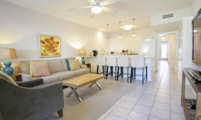 Zilker Casa | Mellow Yellow