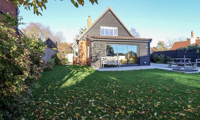 Thorpeness Casa | MELLOWS, THORPENESS, pet friendly, with a garden in Thorpeness