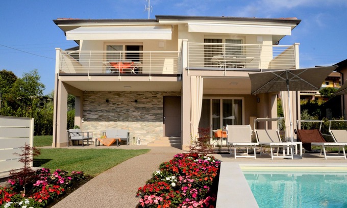 Lazise Apartamento | "MELOGRANO" Encantador apartamento con piscina en Lazise en el lago de Garda.