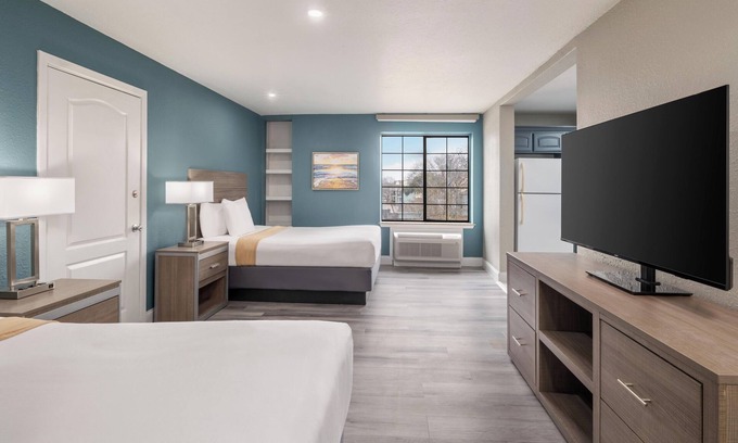 El Lago Hotel | Melrose @ Seabrook, BW Signature Collection