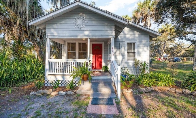 Melbourne Casa | Melwood · Charming 2/1 Cottage near River · 9 min to Beach